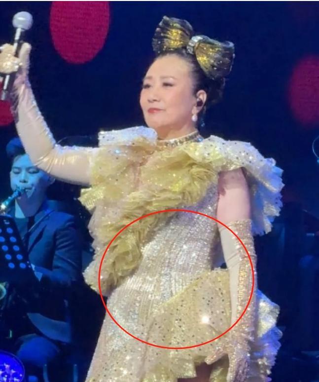 真的是万万没想到78岁汪明荃演唱会上真正厉害的不是她这么大年纪还能连续2个小