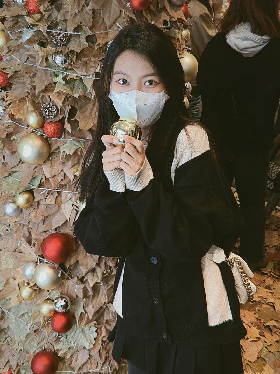 哦吼！这辆极氪车衣帅啊轮毂也好看把车牌码上就更帅了绿车牌真是拉低颜值