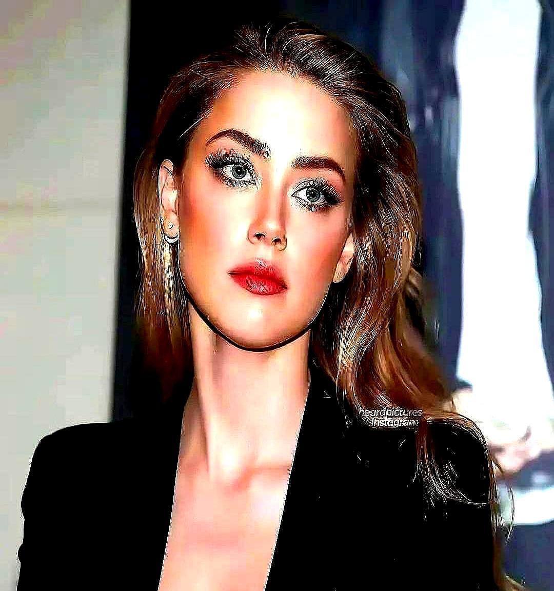 海王男主杰森·莫玛，竟穿着德普的衣服上片场，指着鼻子要踢艾梅柏出局。你以为