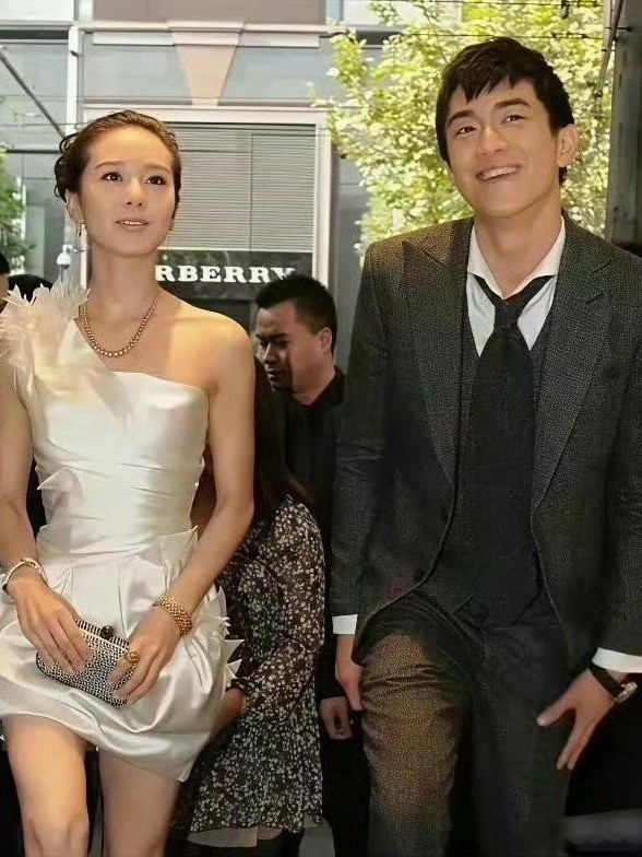 刘诗诗早年参加活动居然敢不涂口红就直接去了，这得有多自信啊，果然是天生丽质的大美