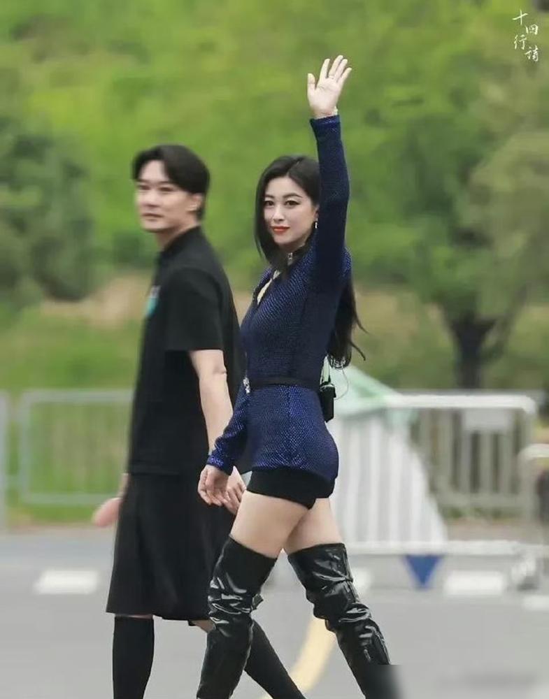 42岁朱珠，产后飙到156斤，两年半甩肉50斤，真不是饿出来的。你以为是玩命