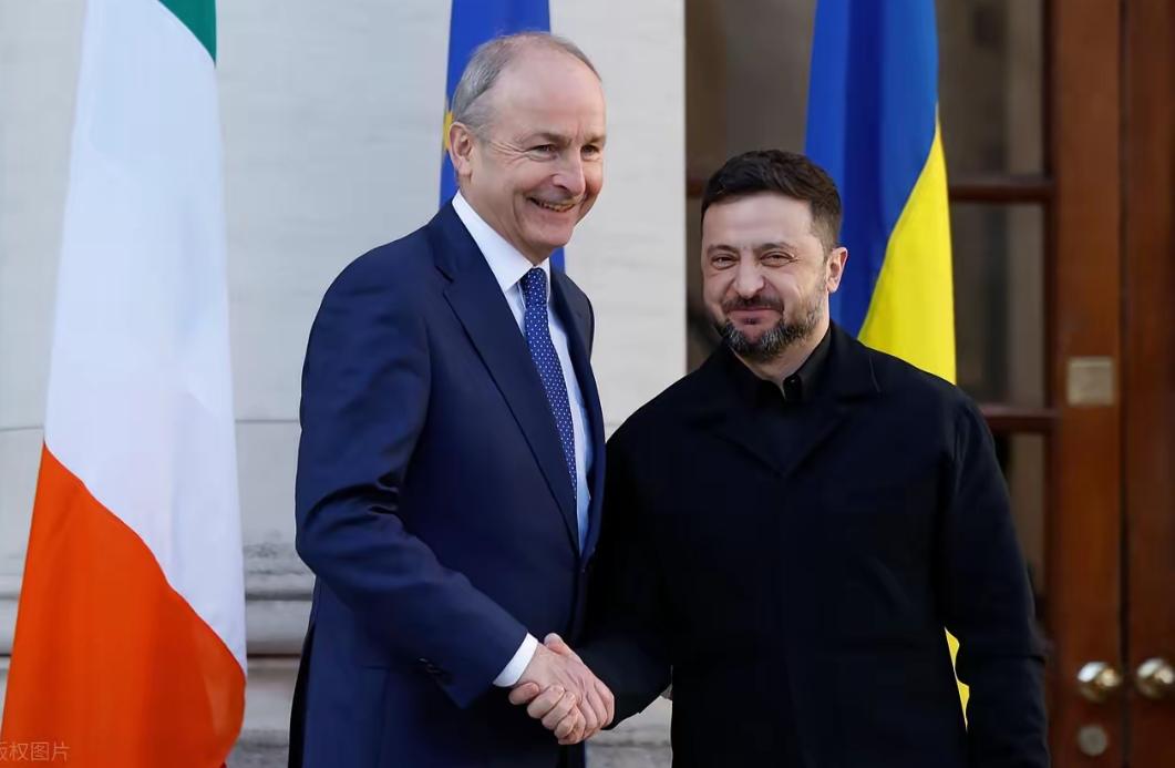 就在刚刚泽连斯基迎来了一个“噩耗”：下台时间已敲定，就在12月15日之前