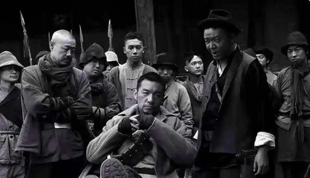 1949年，湘西匪头曹振亚当着众人面跳下悬崖，尸体都没找到，刘伯承觉得其中有蹊跷