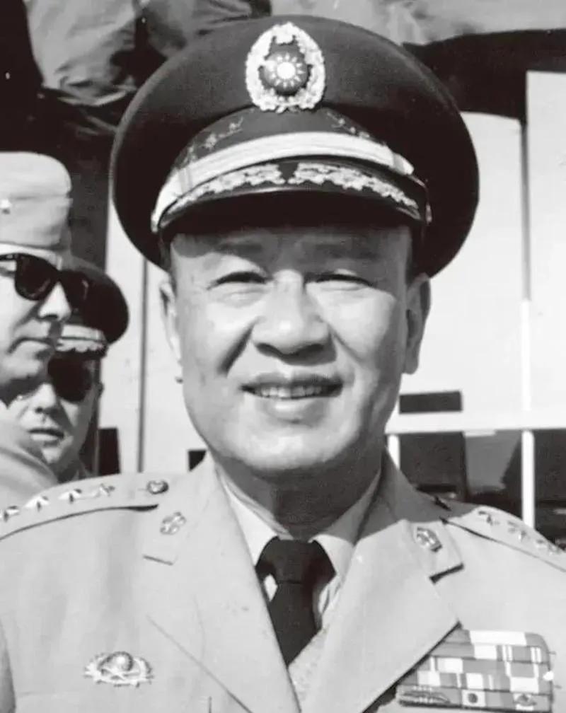 1949年，国民党败局已定。当蒋介石慌不择路盘算退守台湾时，白崇禧却提出了一个疯