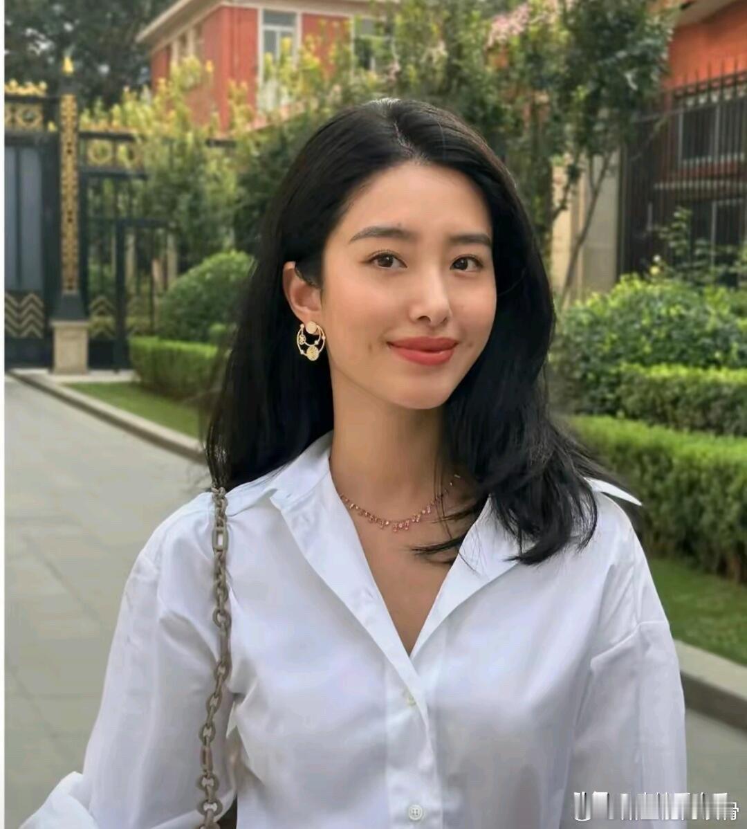 我终于找到杨采钰观众缘差的原因了不是外在条件不好，也不是演技差，而且这个人太