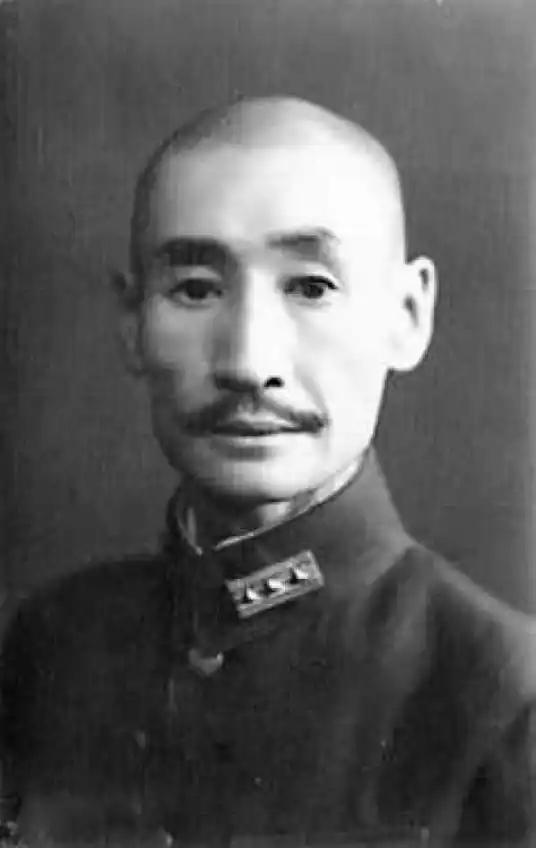 1932年，马占山将军宣布向日本投降，顿时国内上下一片哗然，讨伐声不绝于耳，然而
