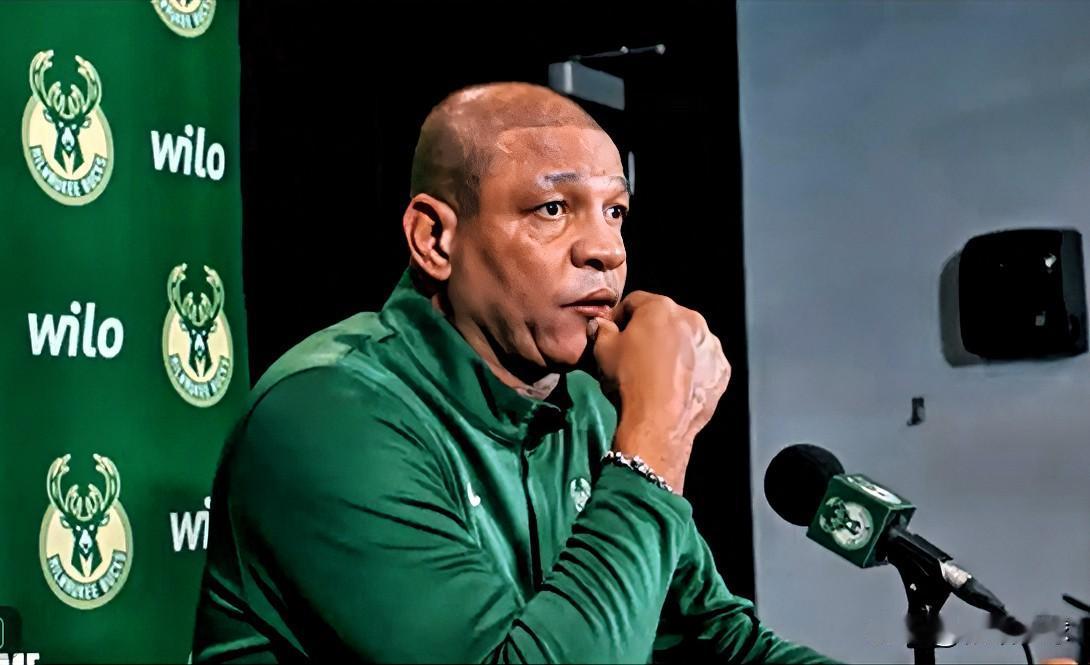 雄鹿主帅里弗斯真敢说啊！一点不怕得罪肖华和裁判。近日，里弗斯接受记者采访，