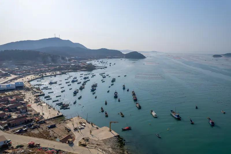 关于中日之间谁会开“第一枪”，不能只看传统军事层面。如今是“全频谱战争”，涵盖政