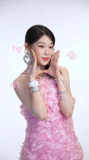 赵本山昨晚可能又失眠了。他砸几千万拍的《乡村爱情》续集，女儿赵一涵在里面混个脸