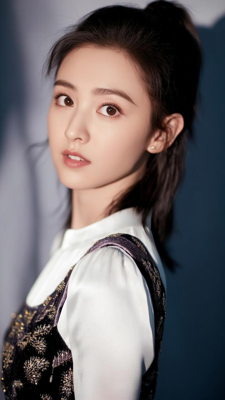 优雅气质少女，复古风穿搭，惊艳的侧颜