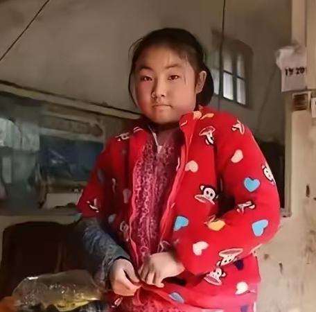 泪目了！四川，一小女孩6岁爹没了，9岁妈改嫁。在叔叔家一住就是12年。高考完第二