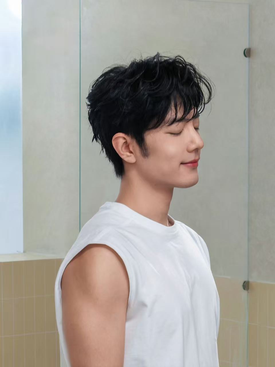 关于肖战的刹那肖战的几帧刹那关于肖战的刹那，好帅好清爽~完全男大来的