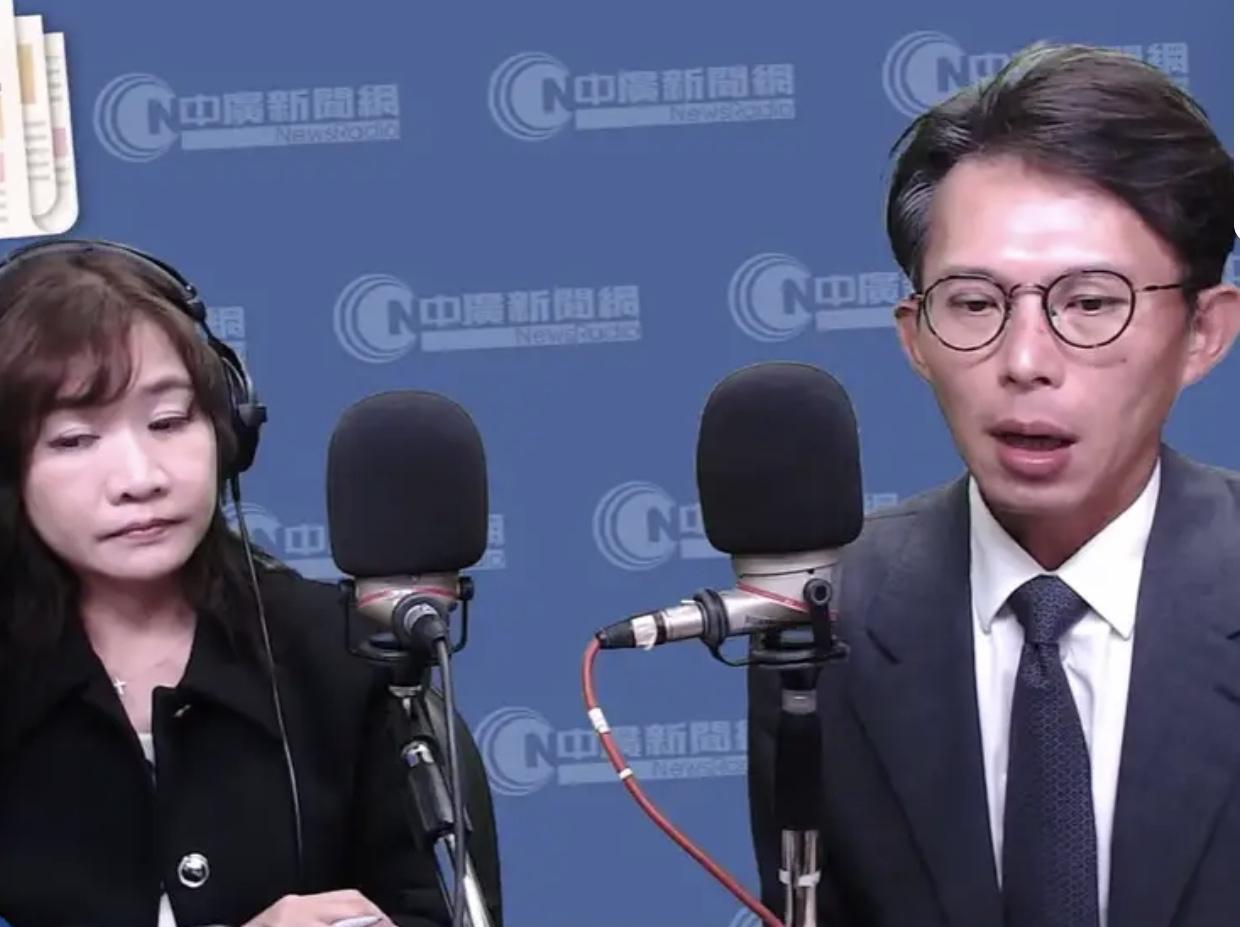 版本一：聚焦两岸关系新动向黄国昌一句“不排斥访问大陆”，瞬间引爆台海话题！这位