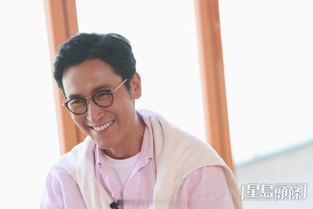 星岛：马德钟离巢广州开唱遭网暴歌星身份受质疑被问“他有歌吗”演唱会最贵门票包