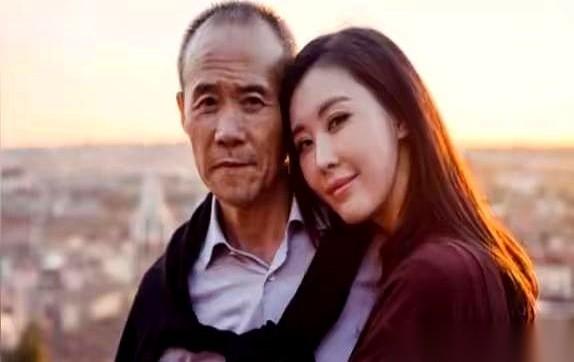 2012年深秋，深圳一家豪车展厅。61岁的王石盯着眼前这辆200万的玛莎拉蒂，眉