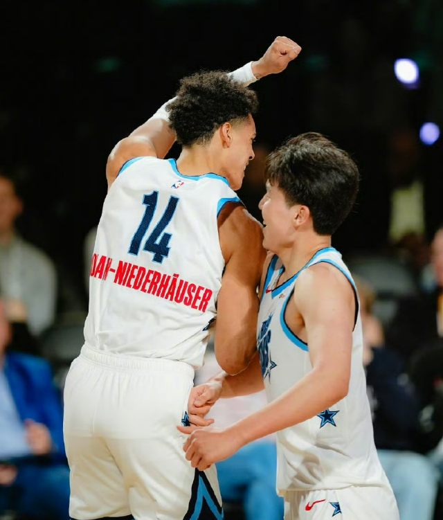 NBA全明星新秀赛，杨瀚森打开心了，队友不开心了！杨瀚森代表G联盟参加NBA全