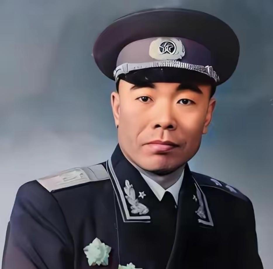1955年授衔时，曾泽生中将泪洒现场。这位原国民党60军军长1948年长春起义，