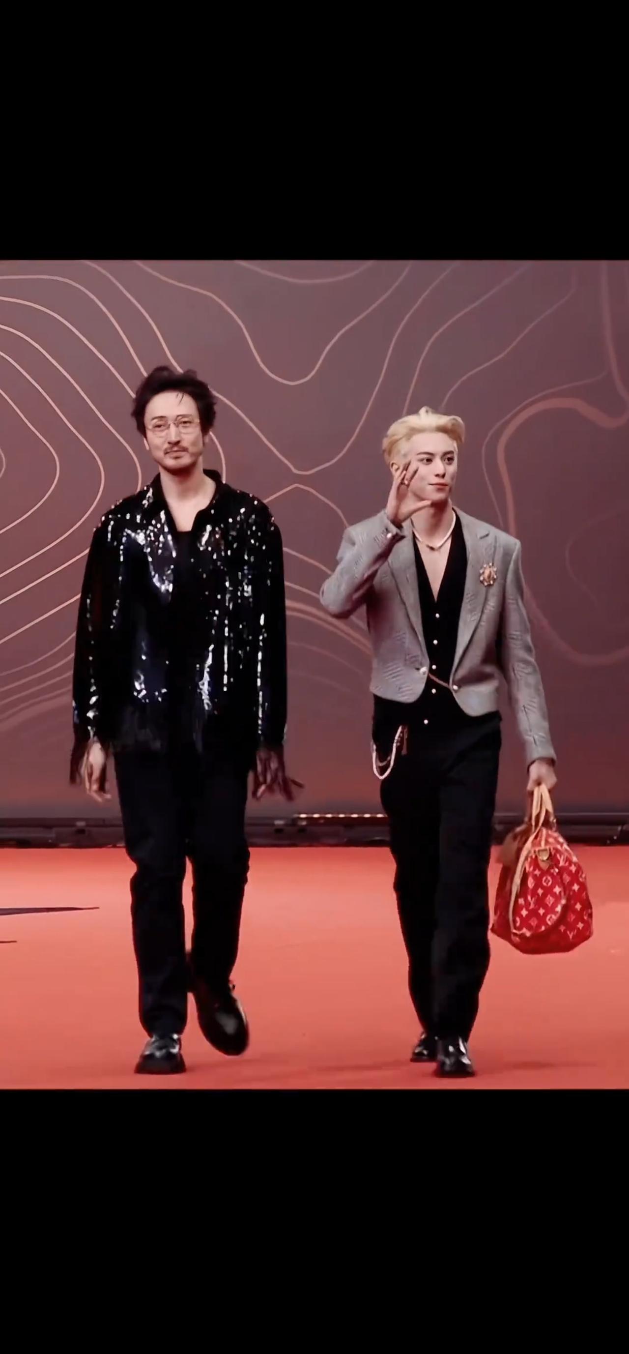 王传君以后绝对不再和王鹤棣一起走红毯了，I人快被E人折磨死，王鹤棣没有一刻能安静