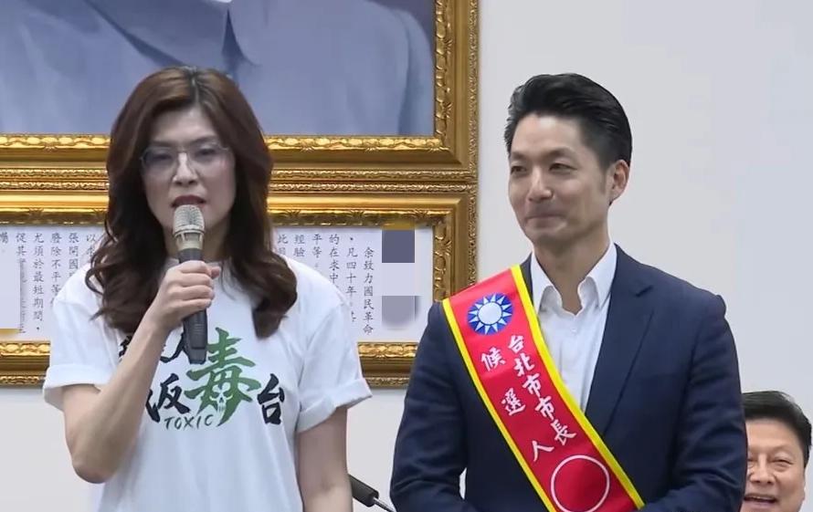 郑丽文7月22日在国民党中常会上介绍台北市长蒋万安时，出人意料地表示，两人曾经“