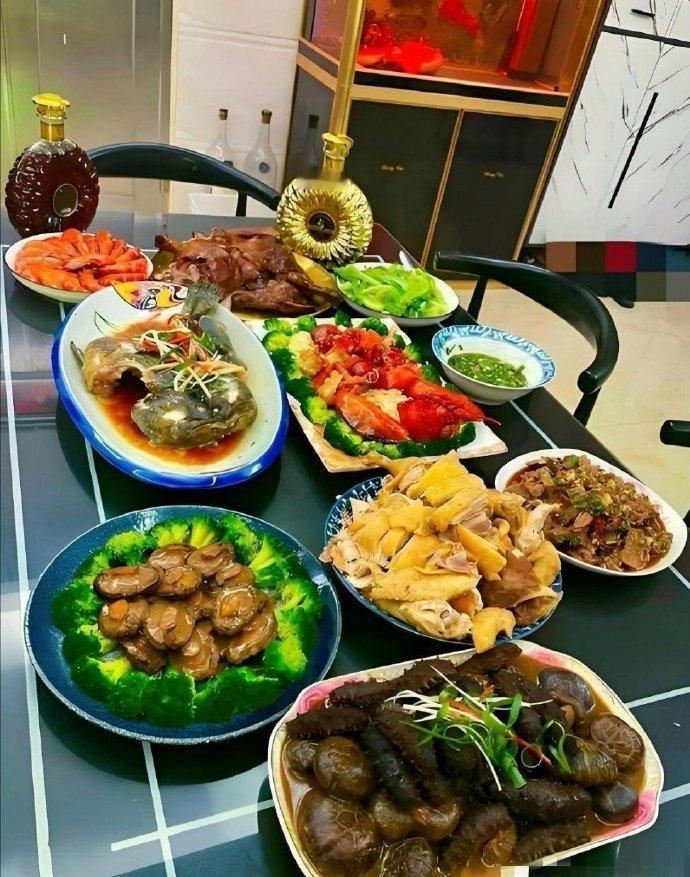 左边是前妻做的，右边是现在老婆做的。这说明了什么