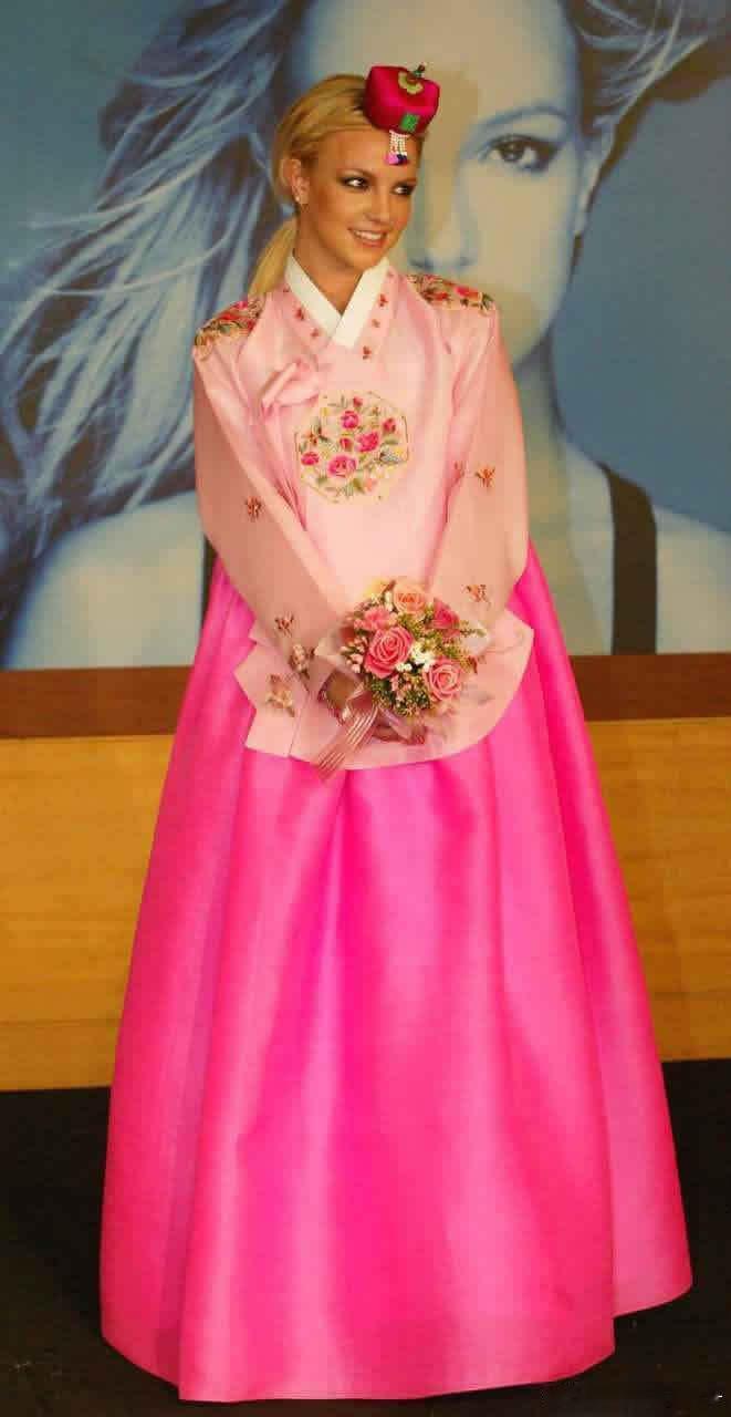 2003年22岁的布兰妮在韩国