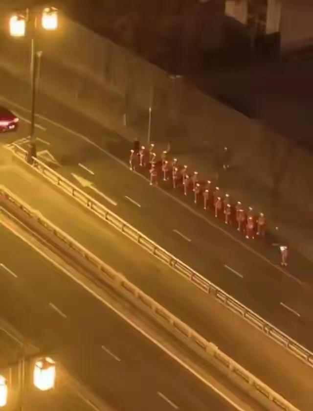 一、事件概况近日，太原市民反映，在杏花岭区五一路与北中环街交叉口南侧，有一