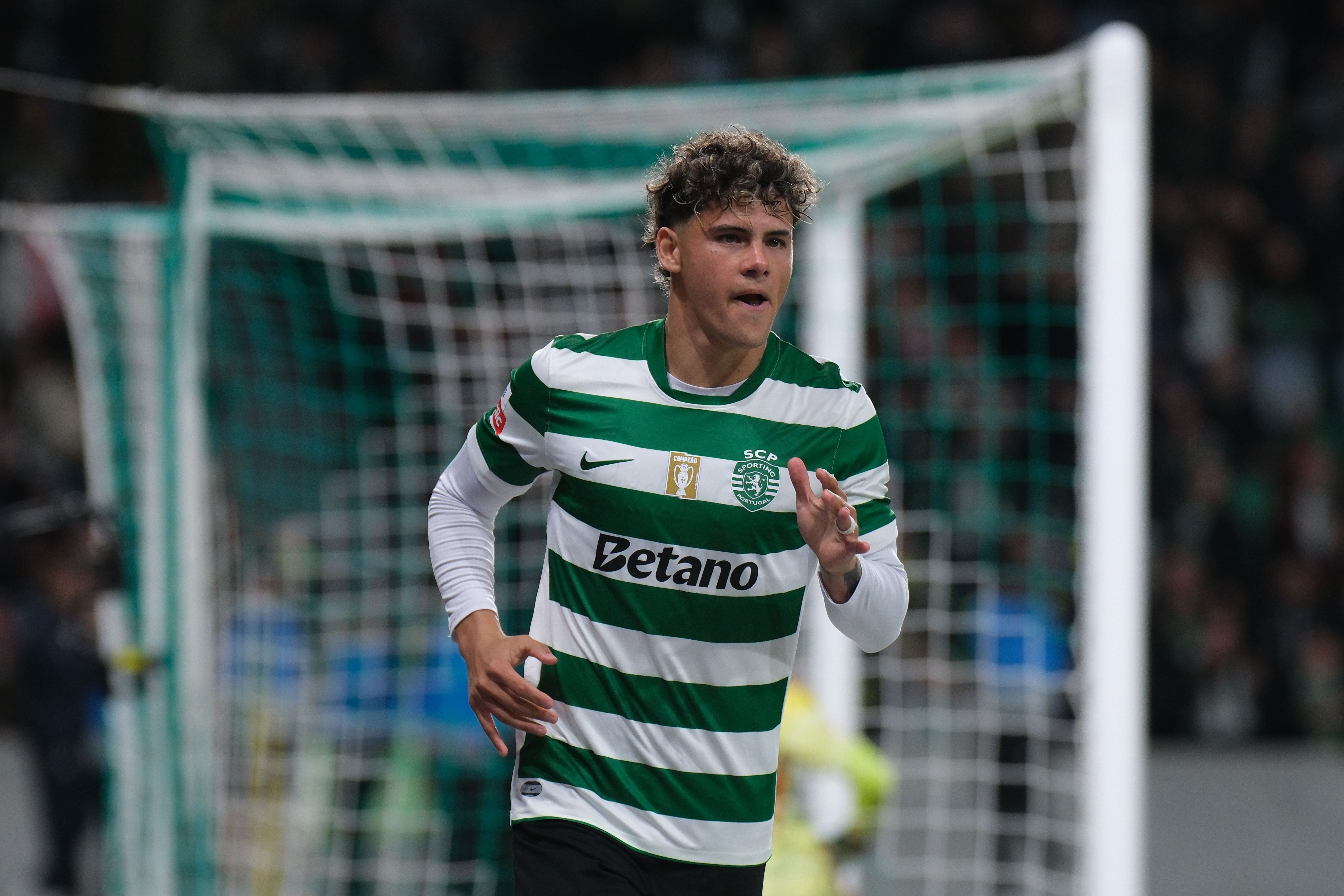 解约金8000万！葡媒：阿森纳接触葡体后卫阿劳霍，葡体要价6000万足球据葡媒