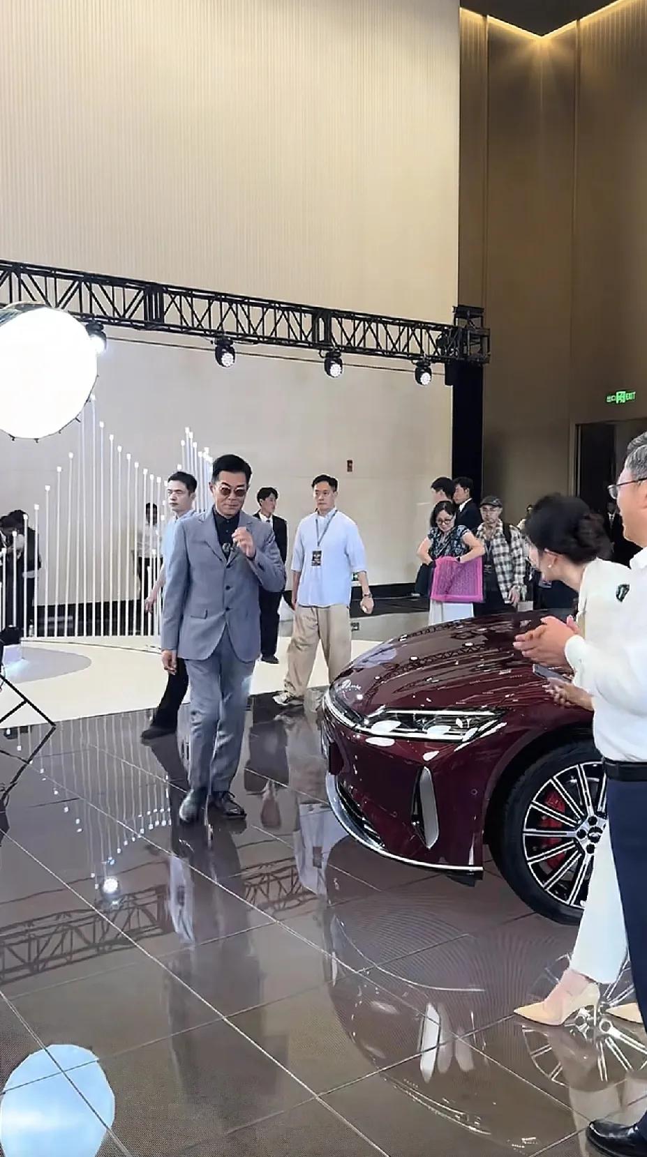 古天乐，来提风云A9L车了。可以说主办方奇瑞这车企很懂得营销，请了古天乐来现