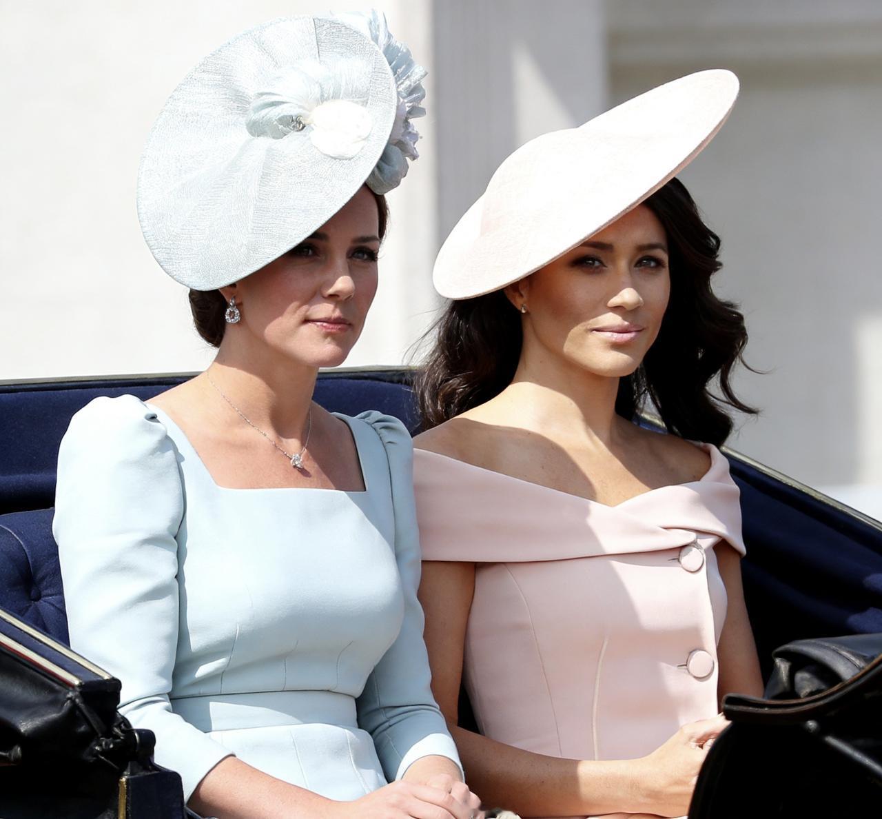 凯特王妃和梅根俩妯娌以前在一起的样子也挺好的，只是梅根不知足总想着比过凯特王妃。