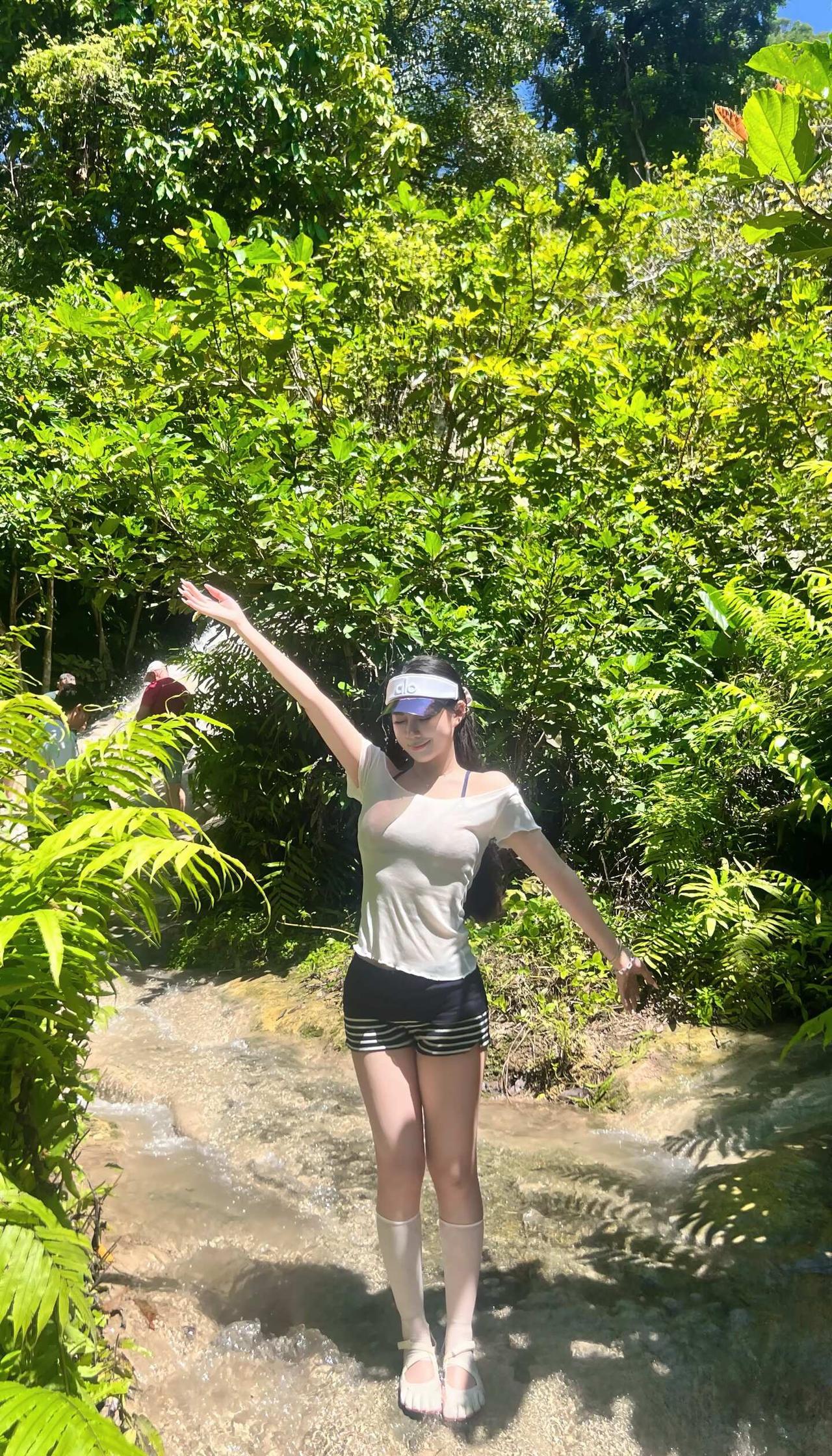清迈｜我不黏你了我去黏黏瀑布了黏黏瀑布太好玩啦！注意要穿防滑的瑜伽鞋或防滑
