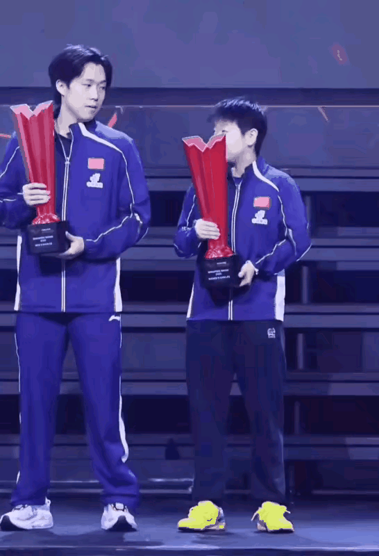 领奖台上莎莎怎么“急眼”了，大头心里好委屈，再次看到莎头组合同台，心情别提