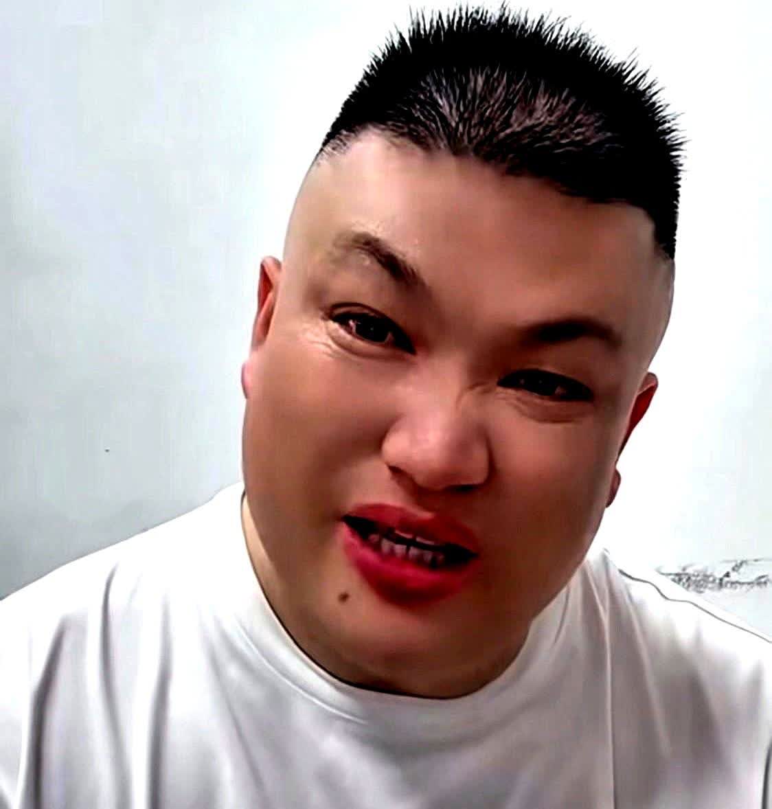 李超吐露与草帽姐离婚真实原因，悔恨之情溢于言表草帽姐与李超离婚的消息曾在网络