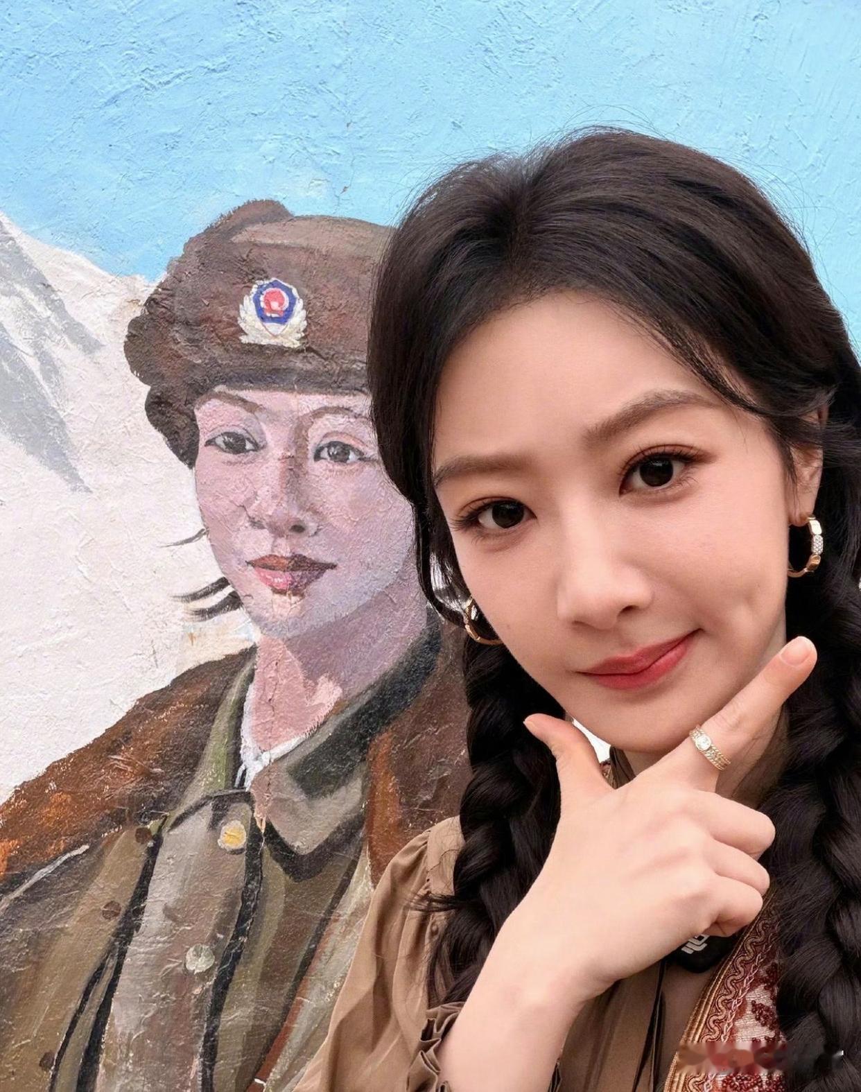 1.赵丽颖的审美一直不太受认可，那些被吐槽土气的礼服都是她自己选的，并不是团队