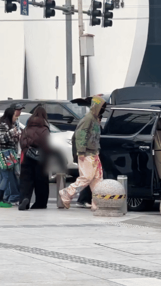 全世界偶遇范丞丞没想到吧范丞丞从意大利回国的第一件事就是去进货、、意大利贵公子也