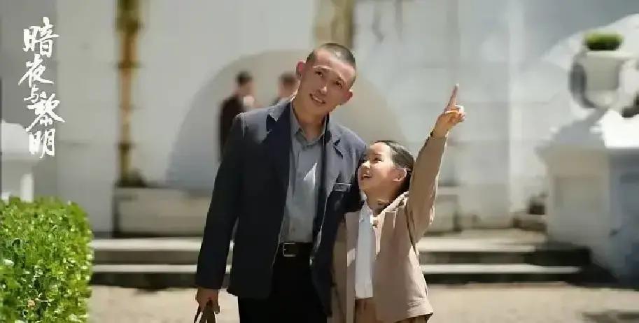 “星二代”三个字，现在跟通行证似的。昨天刚刷到某影帝女儿出道，镜头还没对准