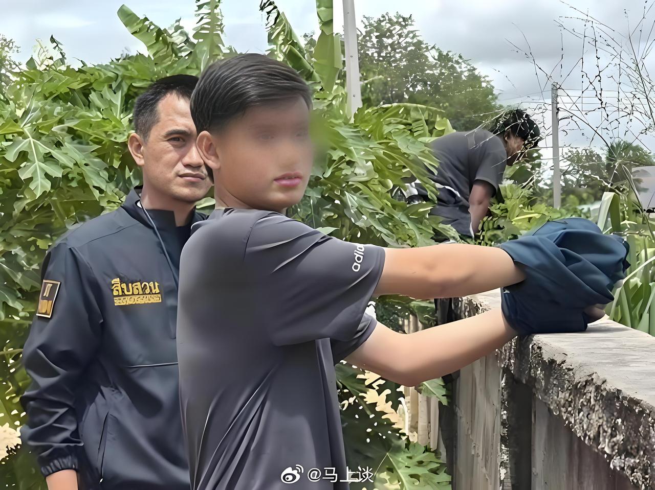 当地时间8月8日清晨，泰国春武里府梭桃邑县一处公寓内发生命案，20岁中国籍男子曹