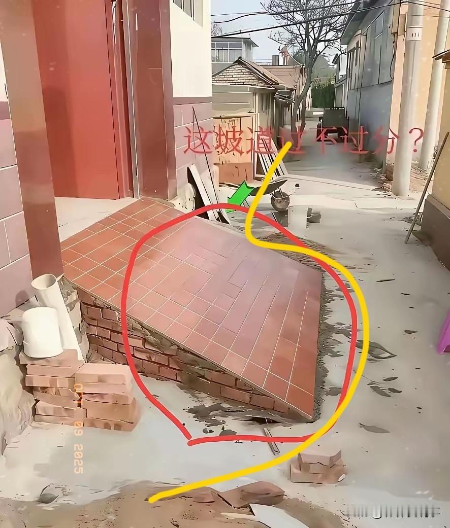 农村没见过这样的吧！很多时候，农村都喜欢占便宜，多占点地方，其实，地方大也无