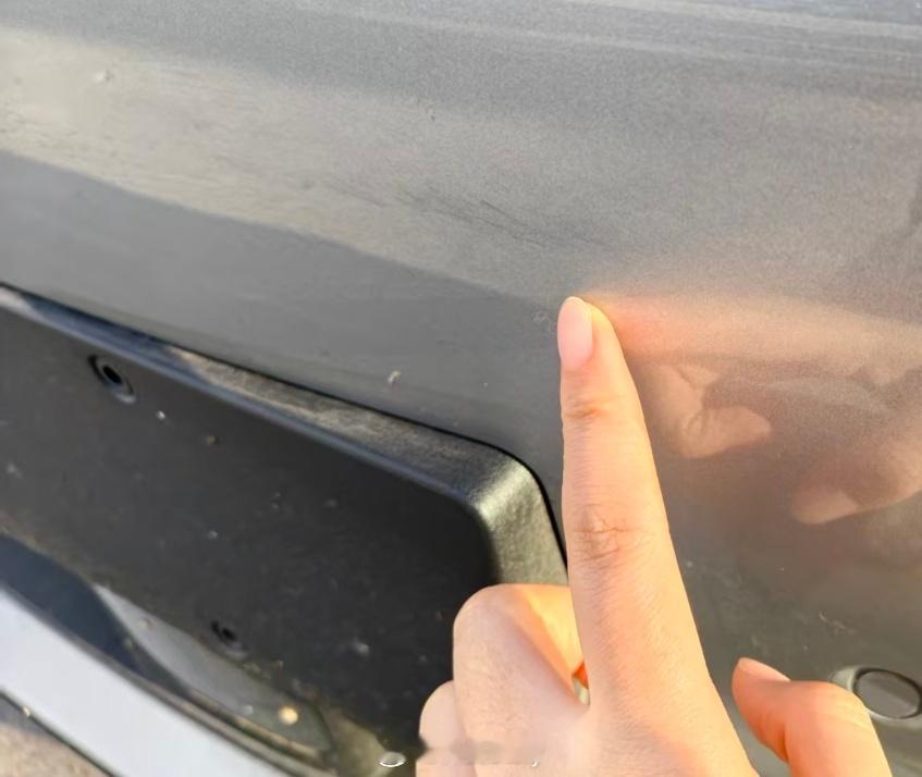 理想i6一血。京AA20710，把人车撞了直接就跑了，看都不看...至少说句抱歉