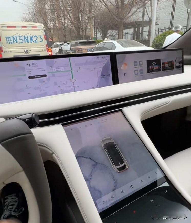 现在的汽车市场已经被点名了，现在的汽车市场可以说是乱七八糟，一些车企不去搞研发，