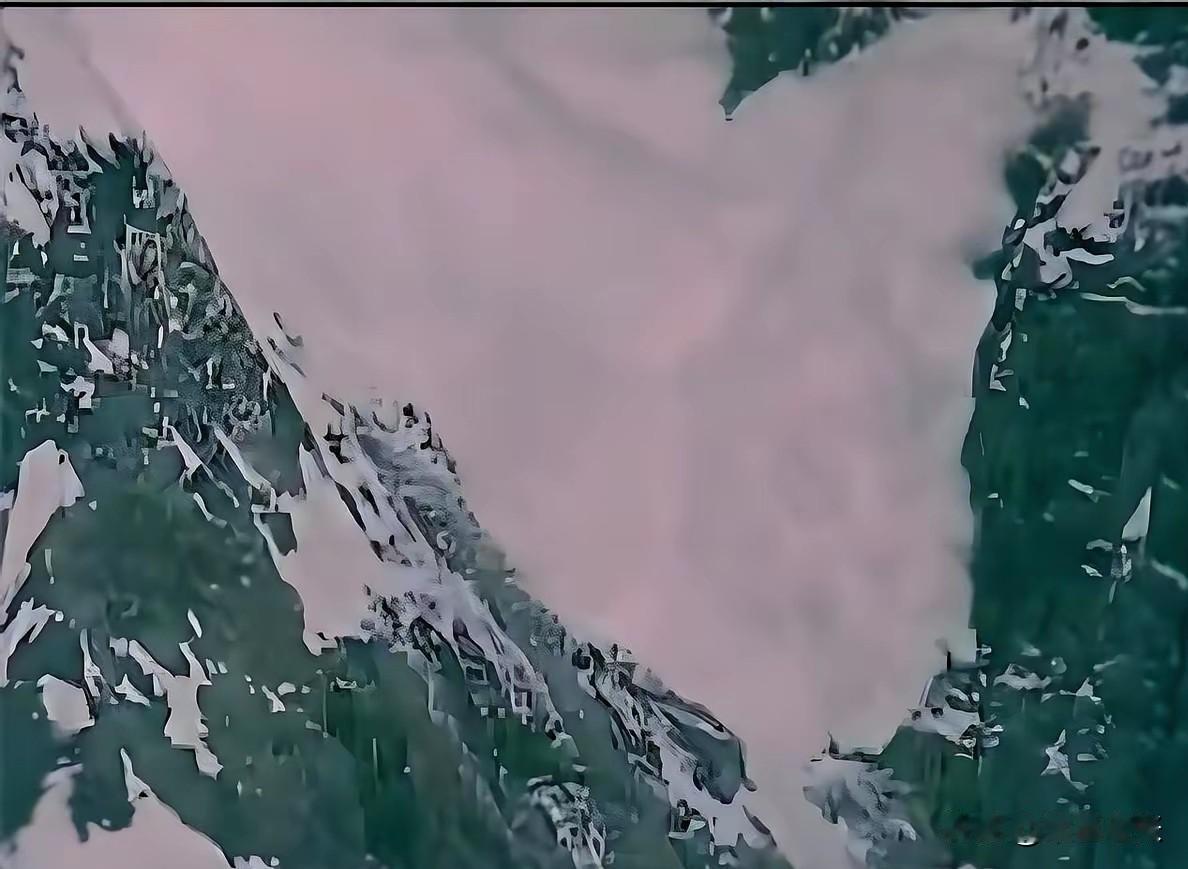 1996年，《红河谷》剧组为15秒雪崩镜头，用炸药在卡若拉冰川炸出五十米宽、十米