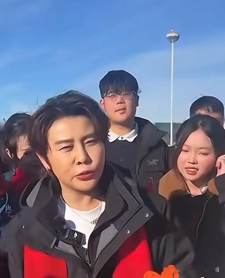 意大利人看傻了眼。冬奥会现场，那个曾经霸气喊出“我的眼睛就是尺”的王濛，毫无征