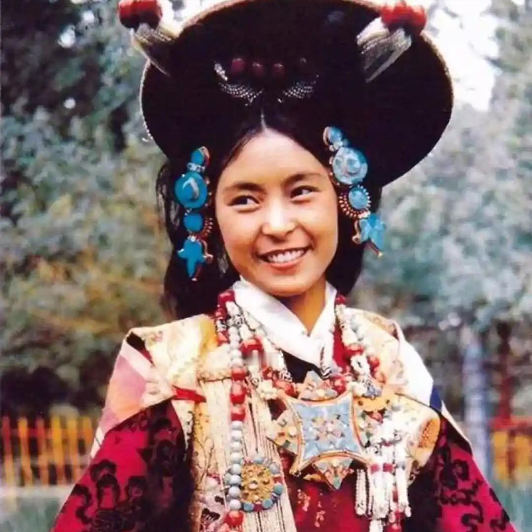 旧西藏贵族去哪了,最多的应该是英国和印度。看看帕拉庄园就知道旧贵族多有