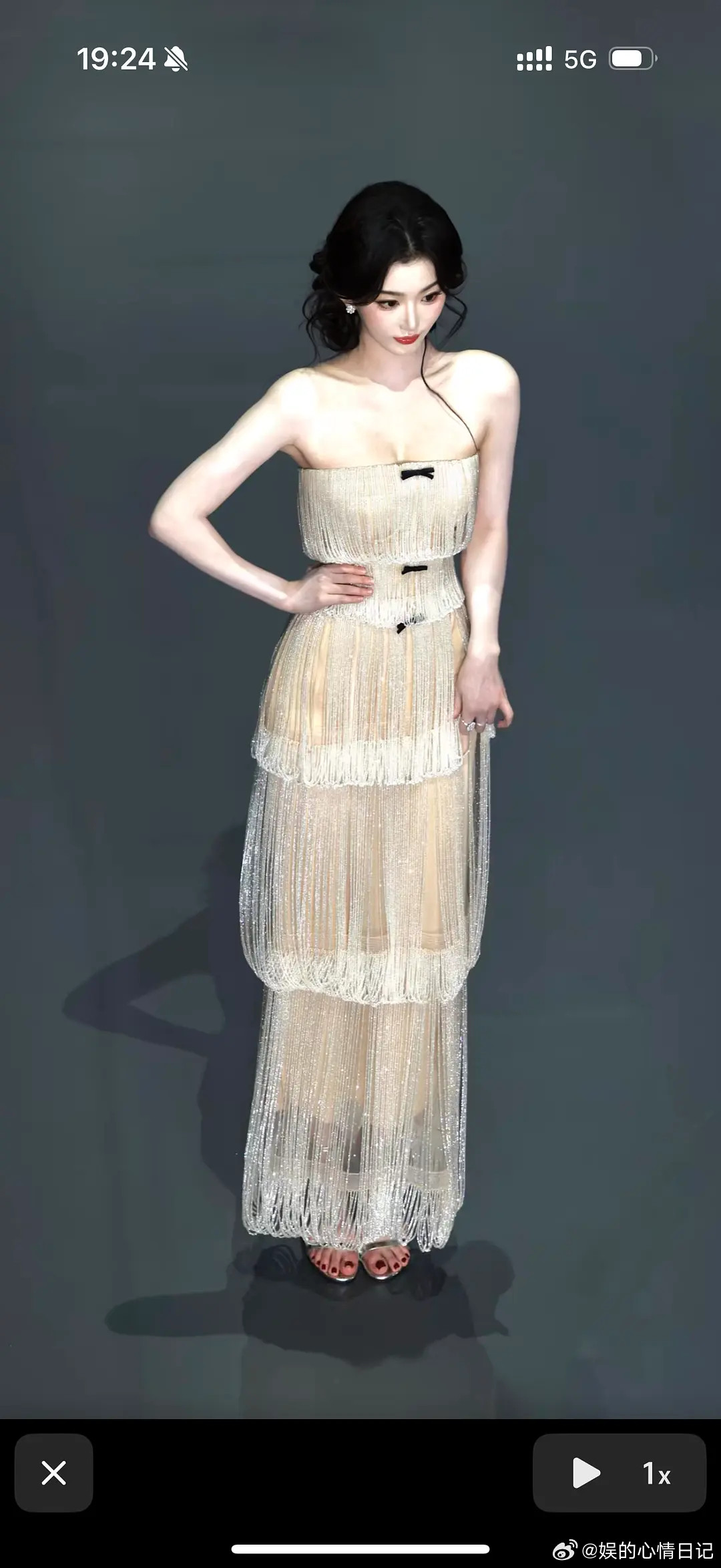 美貌确实是第一生产力孔雪儿这两张图居然在🫘百万点赞了