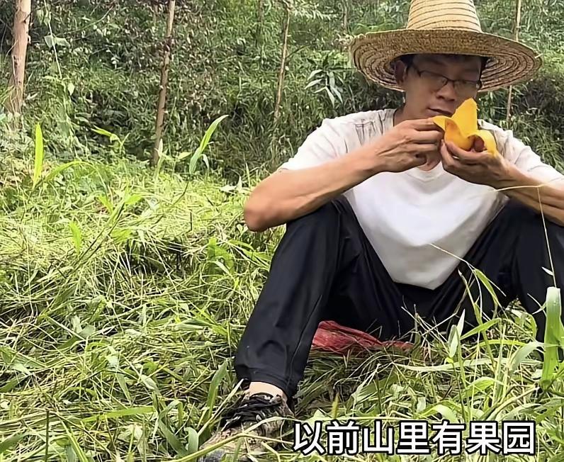 唐尚珺家里的山坡真的蛮多可以吃的水果的，他端午假期，一个人去自家的土地上忙活，竟