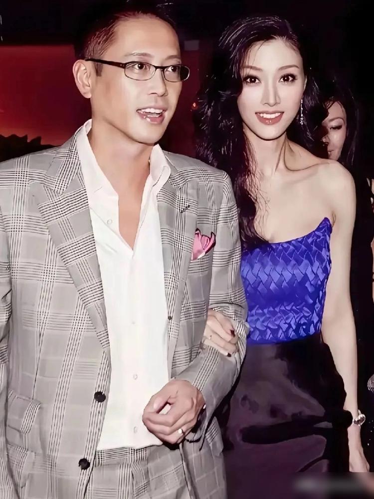 拿着10亿嫁妆的何超琼，竟然输给了李嘉欣！当年许晋亨为了娶李嘉欣，真是把豪