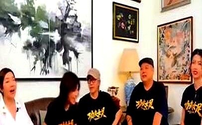 周星驰对着镜头丢下那句“我不会演戏了”，顺带开了个玩笑，说以后只考虑反串演个师太。这句无厘头的话，直