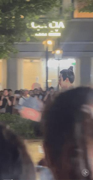 许凯真的好爱他的女粉们，双向奔赴无疑了，一辈子不结婚算了！