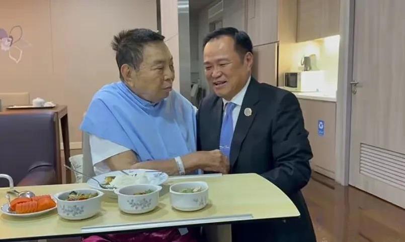 他信和佩通坦为什么会输阿努廷？四大因素打得他信无还手之力：1、阿努廷实在是太圆