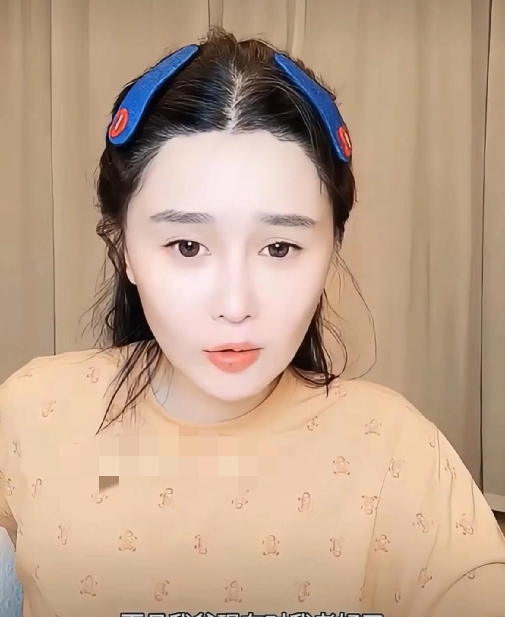 球球称父亲赵本山性格变了，变得很可爱对我老好了，以前父亲对她十分严厉，从不当面夸