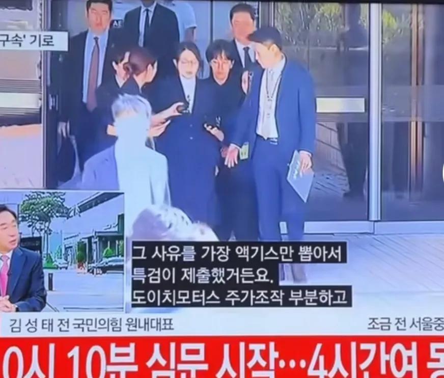 金建希被押送到首尔南部拘留所。这段时间对于金建希而言是非常难熬的，因为法院还没